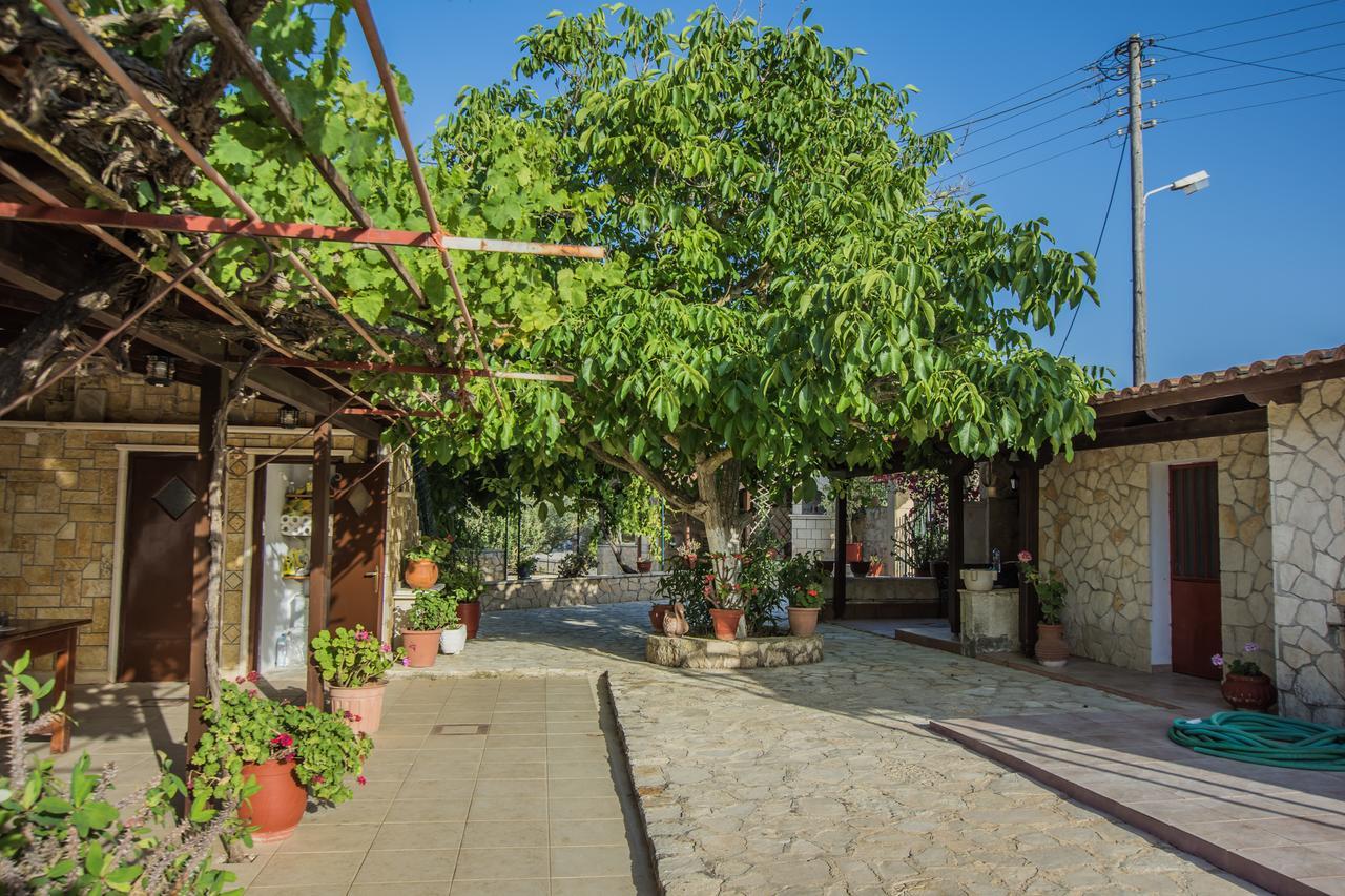 Porto Giardino Apartments Kypseli Екстериор снимка
